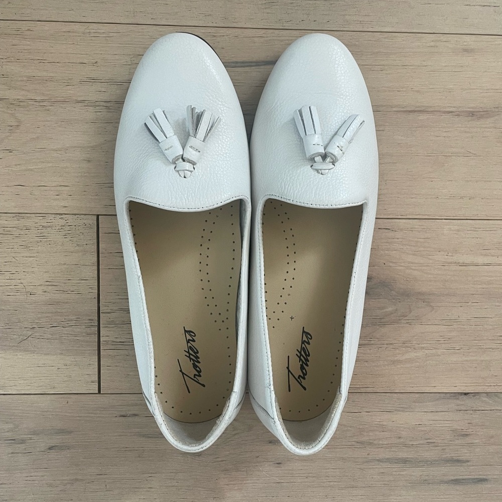 Trotters Women's “Liz” Tassel Loafers
